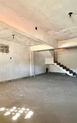 Casa à venda com 350m², 3 quartos e 2 vagas Casa à venda com 350m², 3 quartos e 2 vagasPorão