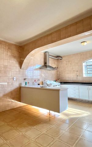 Casa à venda com 350m², 3 quartos e 2 vagas Casa à venda com 350m², 3 quartos e 2 vagasCozinha