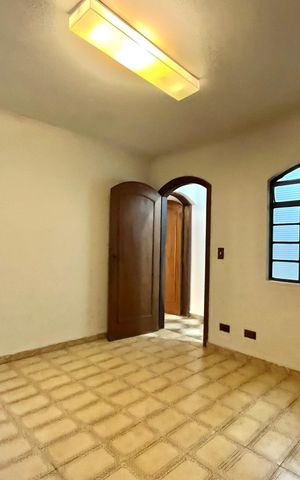 Casa à venda com 350m², 3 quartos e 2 vagas Casa à venda com 350m², 3 quartos e 2 vagasQuarto de Serviço