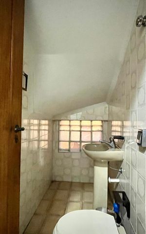 Casa à venda com 350m², 3 quartos e 2 vagas Casa à venda com 350m², 3 quartos e 2 vagasLavabo