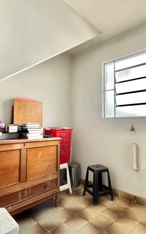 Casa à venda com 350m², 3 quartos e 2 vagas Casa à venda com 350m², 3 quartos e 2 vagasEdícula
