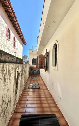 Casa à venda com 350m², 3 quartos e 2 vagas Casa à venda com 350m², 3 quartos e 2 vagasÁrea externa