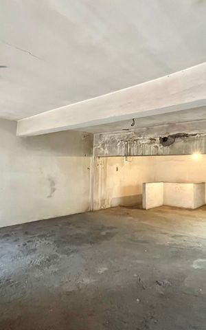 Casa à venda com 350m², 3 quartos e 2 vagas Casa à venda com 350m², 3 quartos e 2 vagasPorão
