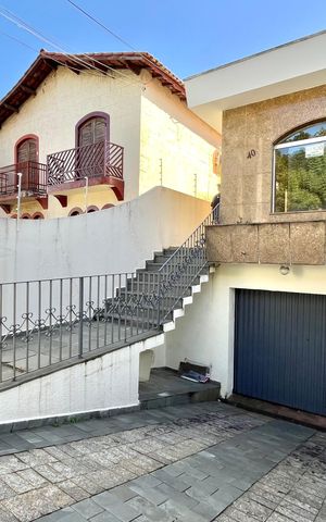 Casa à venda com 350m², 3 quartos e 2 vagas Casa à venda com 350m², 3 quartos e 2 vagasGaragem