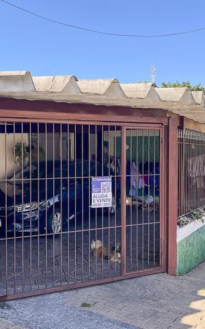Casa à venda com 270m², 4 quartos e 2 vagasFachada + plaquinha