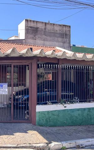 Casa à venda com 270m², 4 quartos e 2 vagasFachada + plaquinha