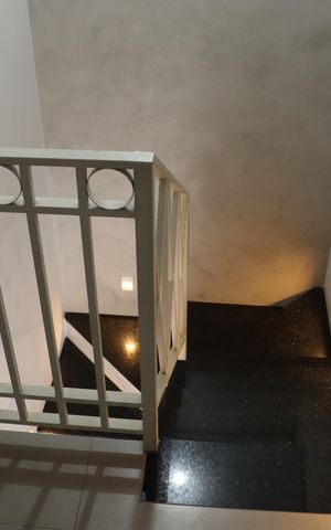 Casa de condomínio para alugar com 140m², 4 quartos e 3 vagasEscada