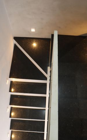 Casa de condomínio para alugar com 140m², 4 quartos e 3 vagasEscada