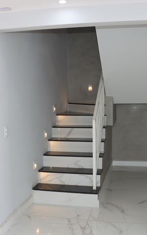 Casa de condomínio para alugar com 140m², 4 quartos e 3 vagasEscada
