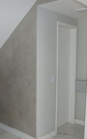 Casa de condomínio para alugar com 140m², 4 quartos e 3 vagasEscada