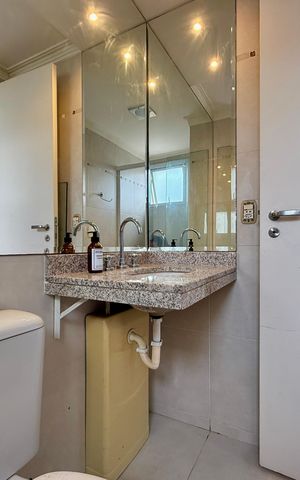 Apartamento à venda com 130m², 3 quartos e 2 vagas Apartamento à venda com 130m², 3 quartos e 2 vagasBanheiro Suíte 1