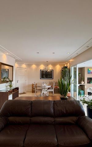 Apartamento à venda com 130m², 3 quartos e 2 vagas Apartamento à venda com 130m², 3 quartos e 2 vagasSala