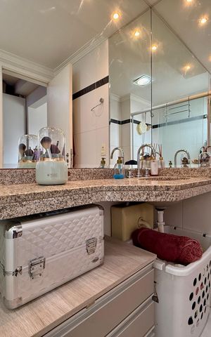 Apartamento à venda com 130m², 3 quartos e 2 vagas Apartamento à venda com 130m², 3 quartos e 2 vagasBanheiro Suíte 2