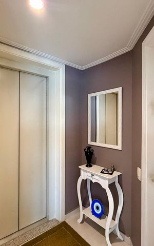 Apartamento à venda com 130m², 3 quartos e 2 vagas Apartamento à venda com 130m², 3 quartos e 2 vagasHall Apartamento Social