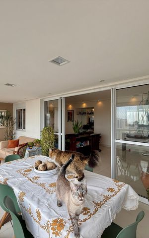 Apartamento à venda com 130m², 3 quartos e 2 vagas Apartamento à venda com 130m², 3 quartos e 2 vagasVaranda