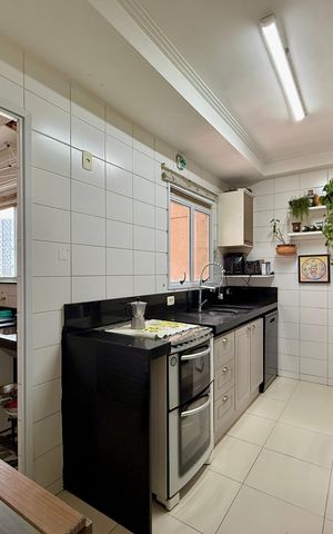 Apartamento à venda com 130m², 3 quartos e 2 vagas Apartamento à venda com 130m², 3 quartos e 2 vagasCozinha