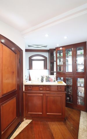 Casa à venda com 580m², 5 quartos e 10 vagasSala Bar