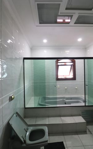Casa à venda com 580m², 5 quartos e 10 vagasSuíte 2 Banheiro 