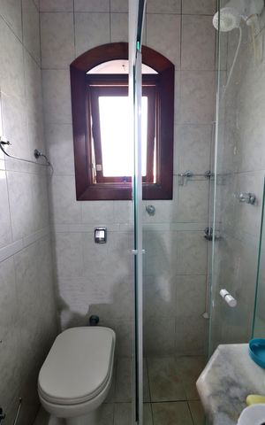 Casa à venda com 580m², 5 quartos e 10 vagasBanheiro de serviço