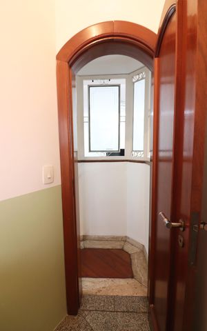 Casa à venda com 580m², 5 quartos e 10 vagasLavabo