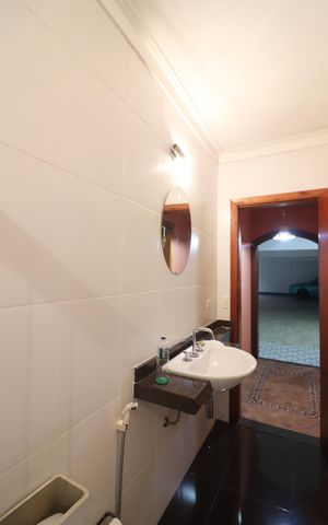 Casa à venda com 580m², 5 quartos e 10 vagasBanheiro de serviço 2