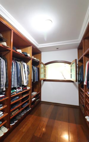 Casa à venda com 580m², 5 quartos e 10 vagasSuíte 1 Closet