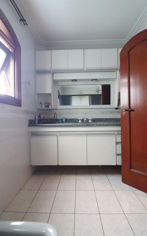 Casa à venda com 580m², 5 quartos e 10 vagasSuíte 3 Banheiro 