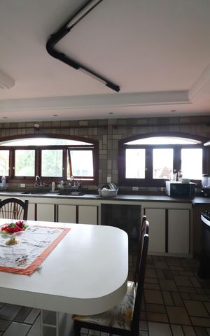 Casa à venda com 580m², 5 quartos e 10 vagasCozinha 