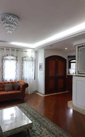 Casa à venda com 580m², 5 quartos e 10 vagasSala 