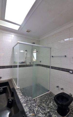 Casa à venda com 580m², 5 quartos e 10 vagasSuíte 1 Banheiro 