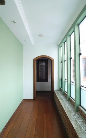 Casa à venda com 580m², 5 quartos e 10 vagasCorredor