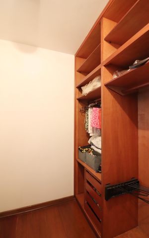Casa à venda com 580m², 5 quartos e 10 vagasSuíte 3 Closet