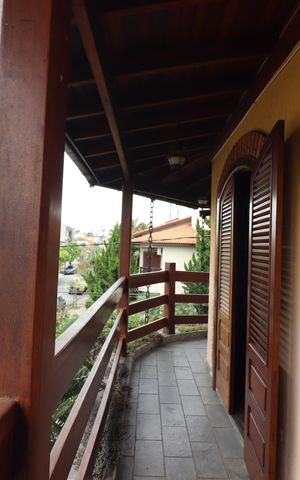 Casa à venda com 580m², 5 quartos e 10 vagasSacada 
