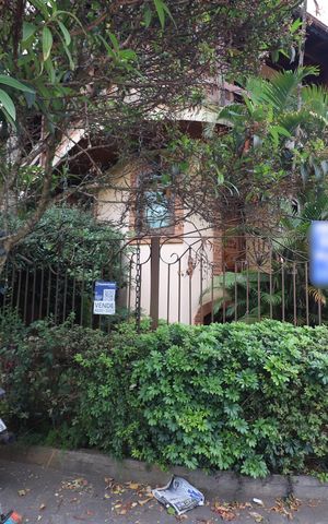 Casa à venda com 580m², 5 quartos e 10 vagasFachada