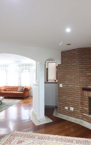 Casa à venda com 580m², 5 quartos e 10 vagasLareira
