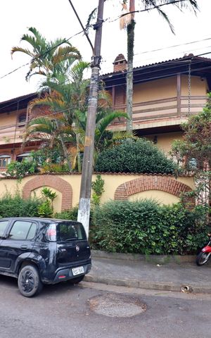 Casa à venda com 580m², 5 quartos e 10 vagasFachada