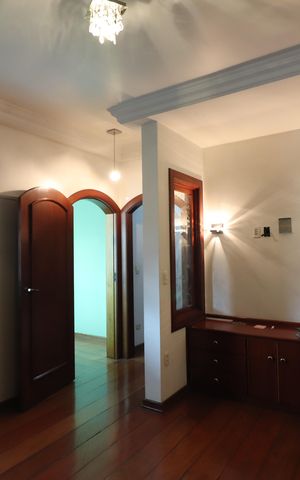 Casa à venda com 580m², 5 quartos e 10 vagasSuíte 1