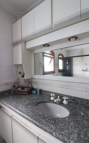 Casa à venda com 580m², 5 quartos e 10 vagasSuíte 3 Banheiro 