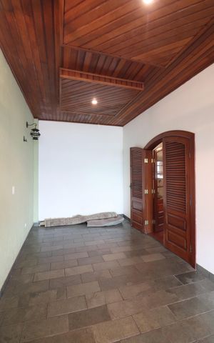 Casa à venda com 580m², 5 quartos e 10 vagasSuíte 1 Varanda 