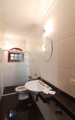 Casa à venda com 580m², 5 quartos e 10 vagasBanheiro de serviço 2