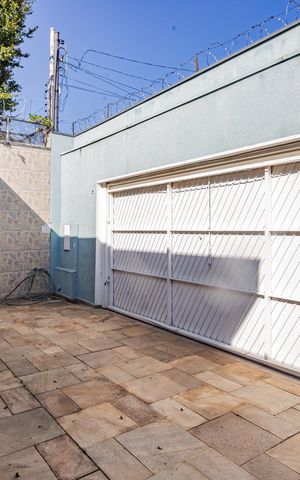 Casa à venda com 249m², 3 quartos e 1 vaga Casa à venda com 249m², 3 quartos e 1 vagaGaragem