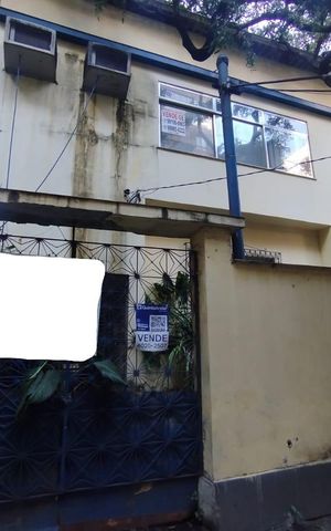 Casa à venda com 240m², 3 quartos e 1 vaga Casa à venda com 240m², 3 quartos e 1 vagaFachada
