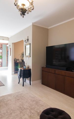 Casa à venda com 250m², 3 quartos e 3 vagas Casa à venda com 250m², 3 quartos e 3 vagassala