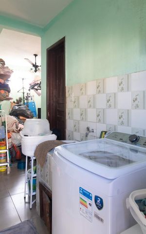 Casa à venda com 250m², 3 quartos e 3 vagas Casa à venda com 250m², 3 quartos e 3 vagasÁrea de Serviço