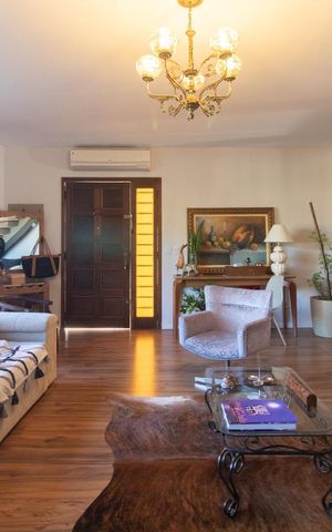 Casa à venda com 250m², 3 quartos e 3 vagas Casa à venda com 250m², 3 quartos e 3 vagassala