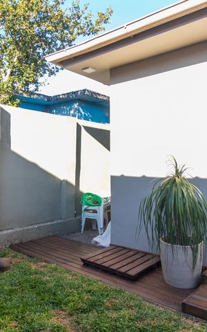 Casa à venda com 250m², 3 quartos e 3 vagas Casa à venda com 250m², 3 quartos e 3 vagasQuintal