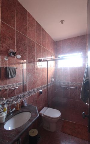 Casa à venda com 170m², 3 quartos e 2 vagasBanheiro da Suíte