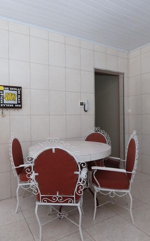 Casa para alugar com 300m², 2 quartos e 8 vagasCozinha