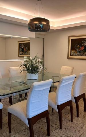 Apartamento à venda com 233m², 4 quartos e 2 vagas Apartamento à venda com 233m², 4 quartos e 2 vagasSala