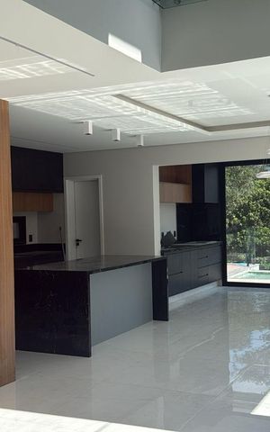 Casa à venda com 273m², 3 quartos e 4 vagas